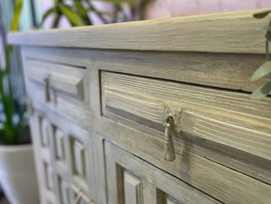 Como hacer efecto decapado en muebles