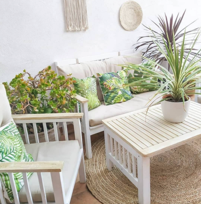 Cómo preparar la terraza para el buen tiempo 11 Conjunto de muebles pintados en Salon de Te