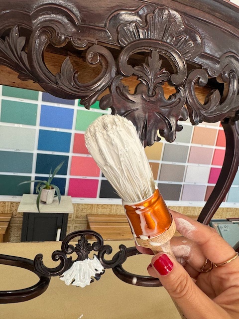 Brocha con pintura