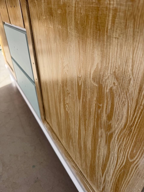 Pintar muebles sin lijar: ¿es posible? 27 Mueble con efecto madera