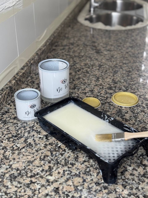 Preparamos la mezcla para pintar encimera de granito