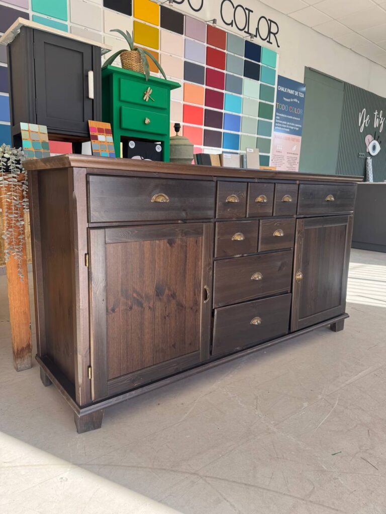 Cómo pintar muebles de madera paso a paso 33 Cómo pintar muebles sin pintar: aparador antiguo