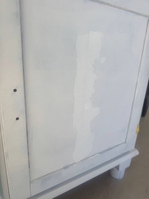 Puerta de mueble con masilla lista al uso