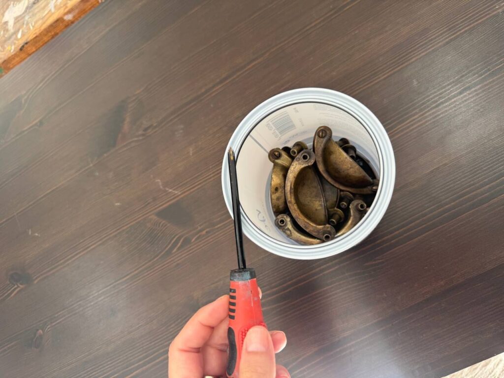 Quitamos tiradores del mueble