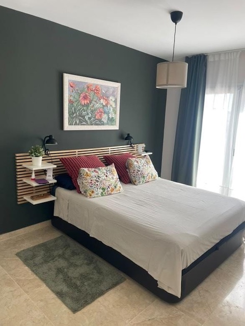 Renovar la casa con pintura: la forma más rápida, limpia y económica de transformar tu hogar 4 Pared de dormitorio pintada