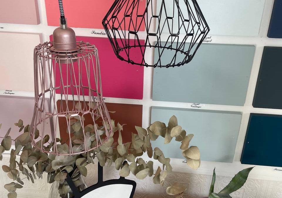 Pintar lámparas de techo: ilumina con estilo