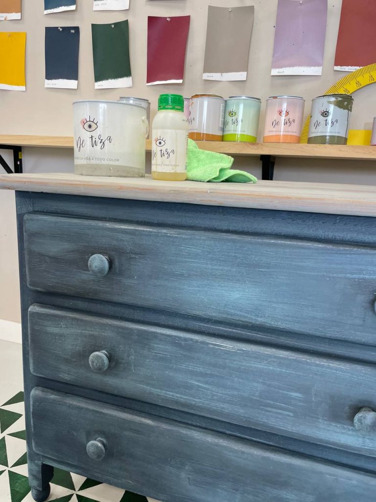 Uso de cera o barniz después de pintar con chalk paint