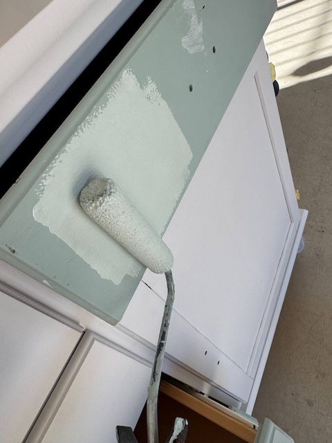 Pintamos el cajón en color Verde Macilla