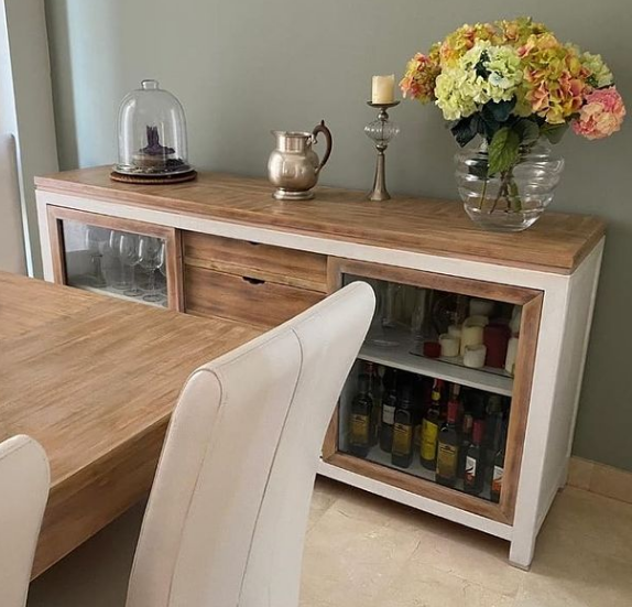 Efecto madera por estilos decorativos: cómo elegir el acabado perfecto para cada espacio 9 Mueble pintado tonos claros y madera semi oscura