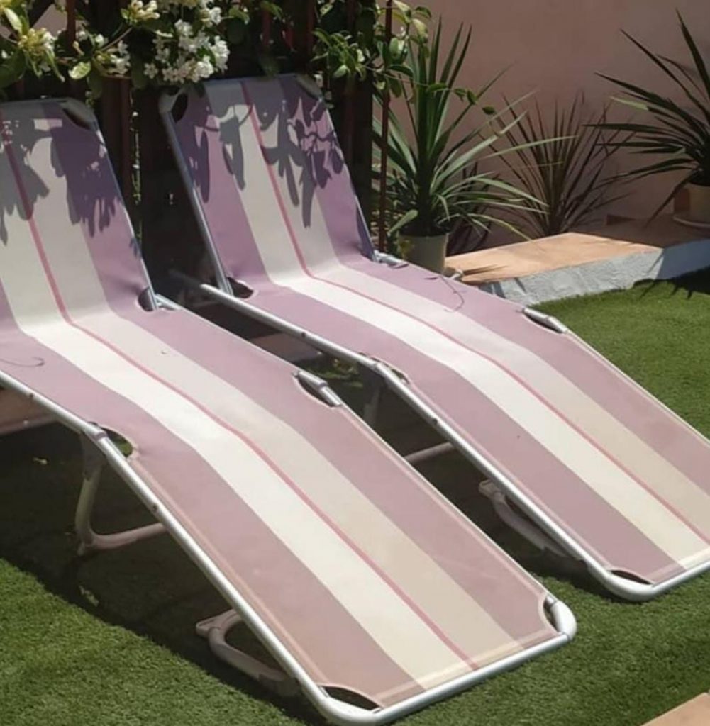 Cómo preparar la terraza para el buen tiempo 12 Cómo preparar la terraza para el buen tiempo: tumbonas antiguas