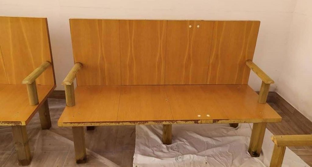 Cómo preparar la terraza para el buen tiempo 30 Sofá hecho de madera