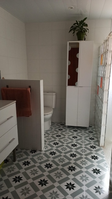 Suelo pintado con plantilla