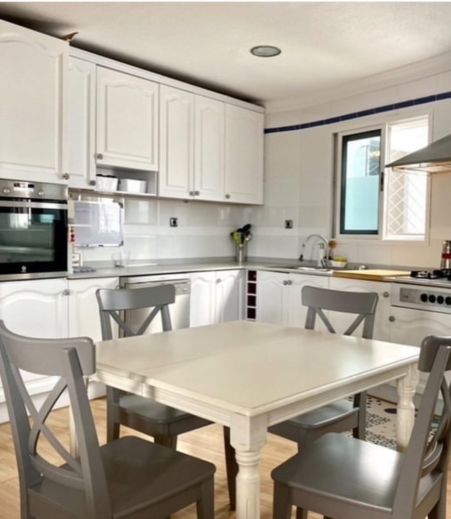 Cocina pintada en Gris Perla