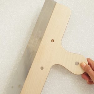 Mejores herramientas de pintura: espatula para alisar de madera