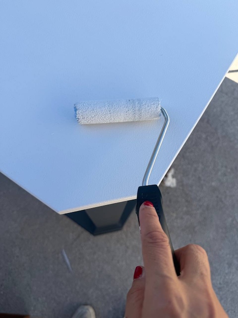 Imprimación para muebles: Para qué sirve, cuándo usarla y la revolución del Primer a color 8 Aplicamos la base del efecto madera