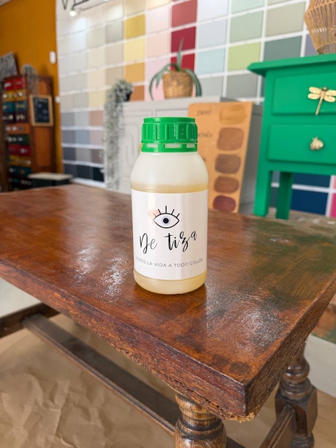 Cómo renovar una mesa con azulejos adhesivos 6 Limpiador fungicida Superclean