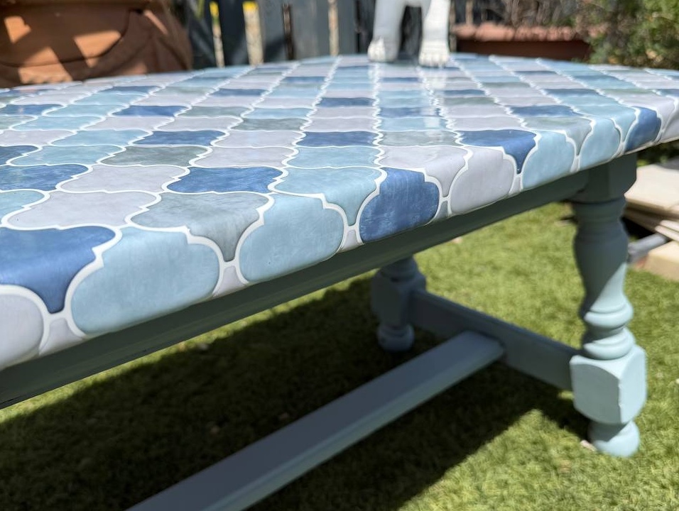 Inspiración y Deco 1 Cómo renovar una mesa con azulejos adhesivos