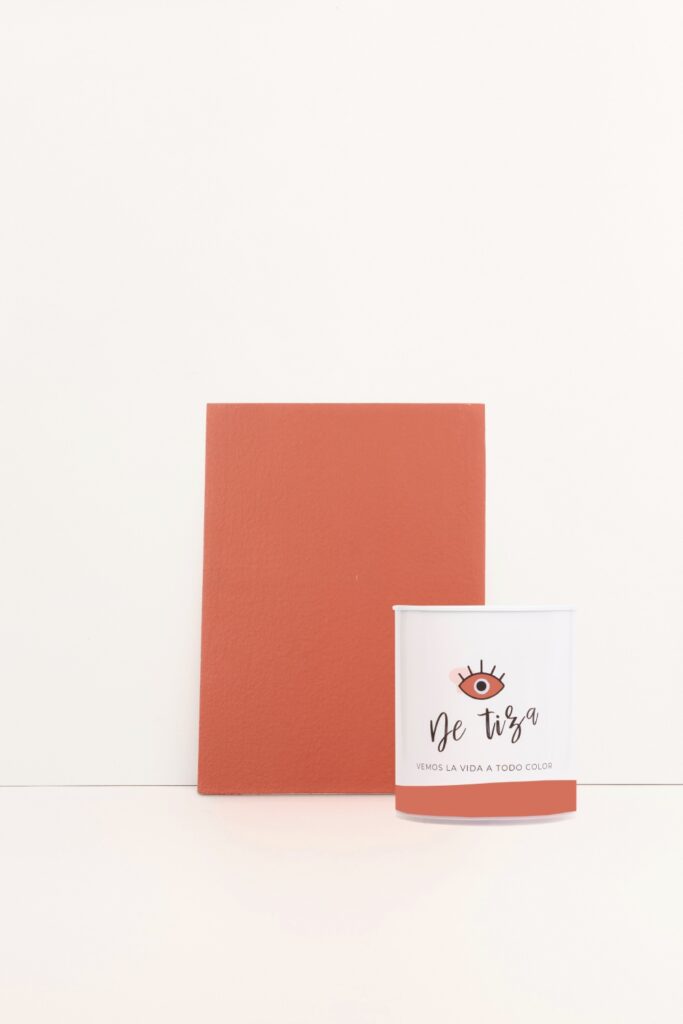 Cómo restaurar una mesa de madera 17 Pintura color Rojo