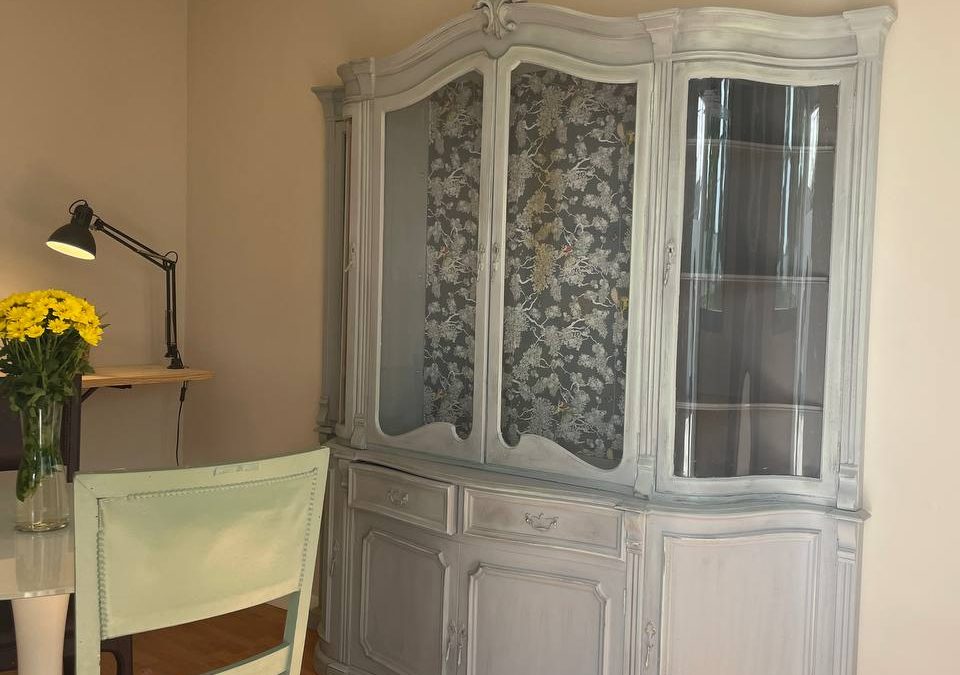 Vitrina pintada con Chalk paint y patinado